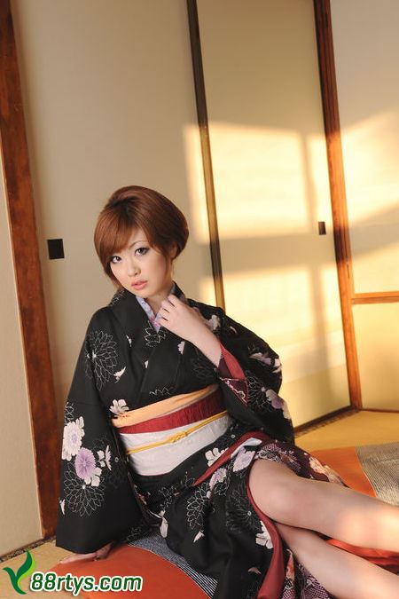 日本大奶美女和服诱惑图片