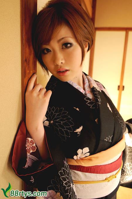 日本大奶美女和服诱惑图片