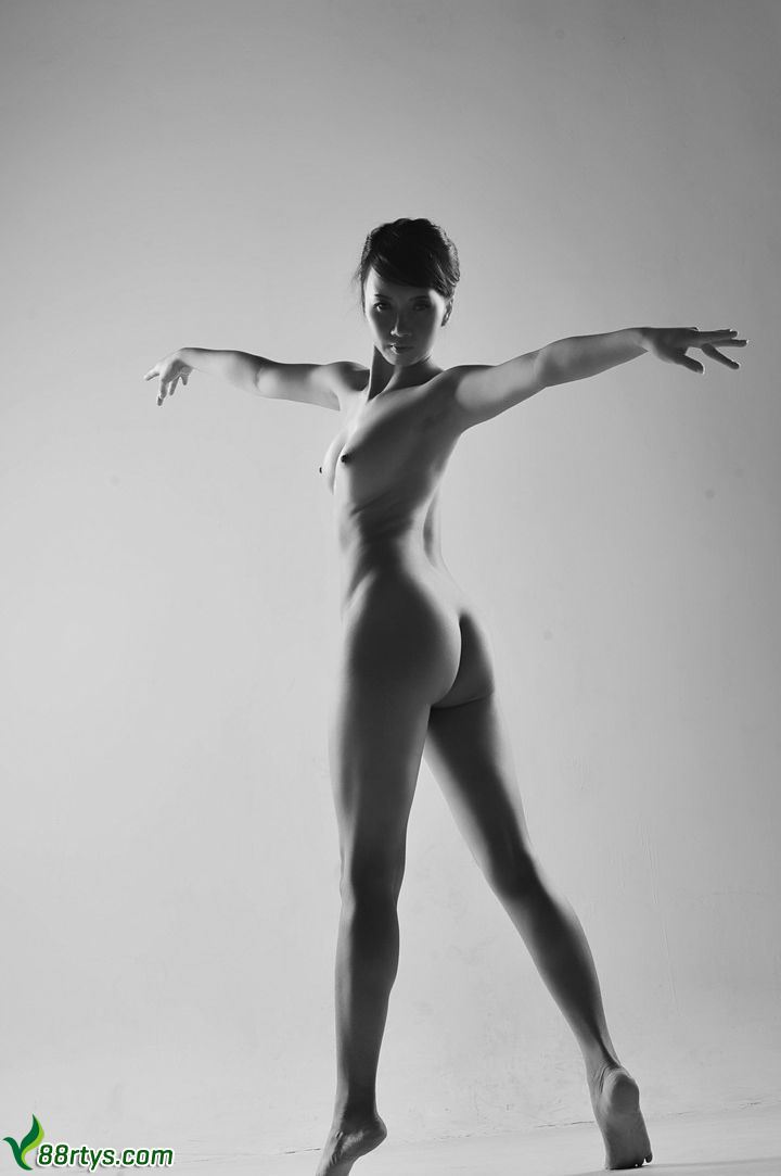 [丽图]2011.02.17 林莉 黑白背景完美曲线人体艺术