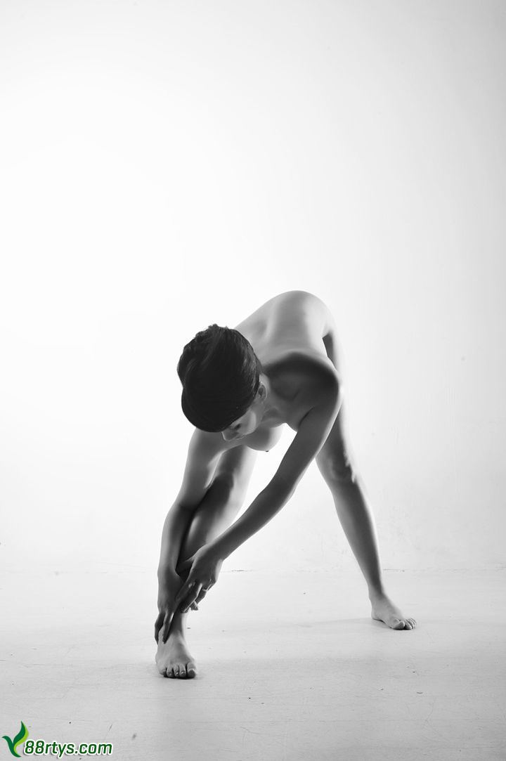 [丽图]2011.02.17 林莉 黑白背景完美曲线人体艺术