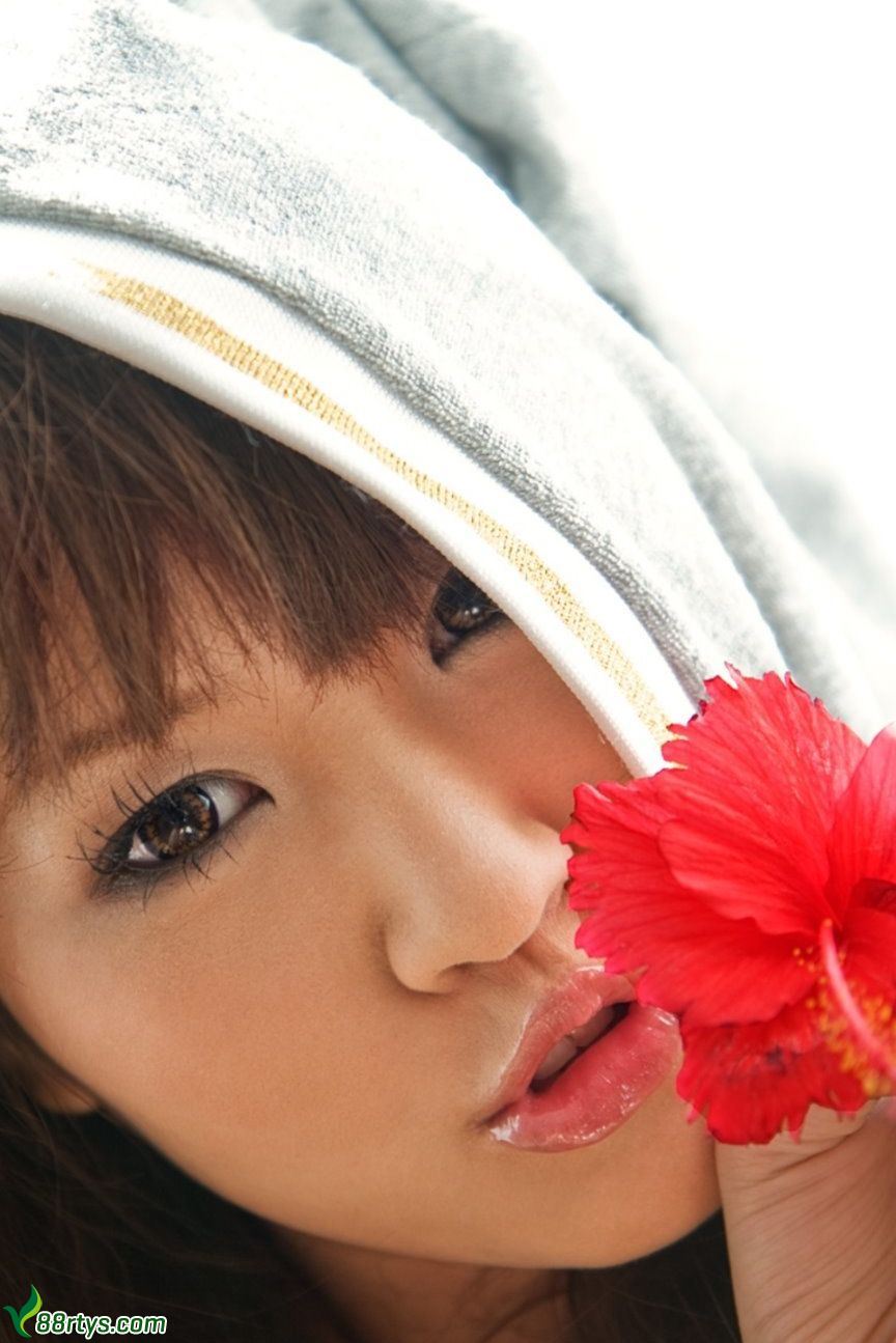 日本年轻貌美的AV女优Mari Misaki美咲玛莉