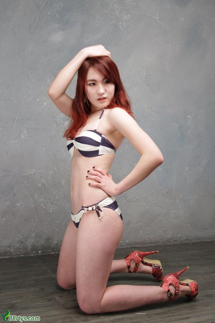 韩国美女智娜棚拍大尺度人体