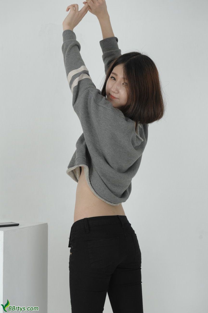 韩国美女朴智允私拍人体写真
